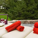 Hotel Chateau De Codignat - Relais & Chateaux Bort-l'Etang