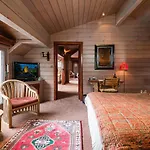Hotel Chateau De Codignat - Relais & Chateaux Bort-l'Etang