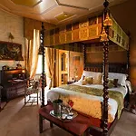 Hotel Chateau De Codignat - Relais & Chateaux