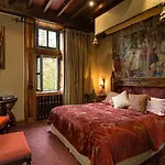 Hotel Chateau De Codignat - Relais & Chateaux