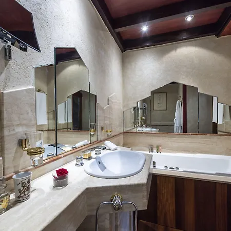 Chateau De Codignat - Relais & Chateaux Hotel 5*