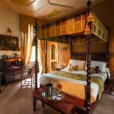 Hotel Chateau De Codignat - Relais & Chateaux