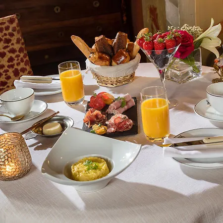 Hotel Chateau De Codignat - Relais & Chateaux