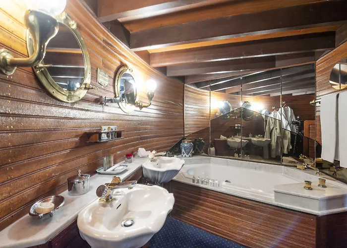 Hotel Chateau De Codignat - Relais & Chateaux Bort-l'Etang